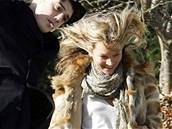 Pete Doherty a Kate Mossov� na proch�zce po okol� sv�ho s�dla v Cotswolds 