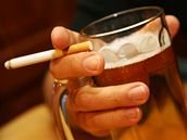 U alkoholismu je nejnáročnější zvládnutí psychické závislosti.