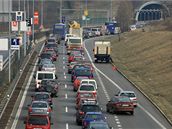 Pisárecký tunel ucpaný auty návštěvníků zemědělských veletrhů, které v neděli začaly na brněnském výstavišti. Pisárecký tunel ucpaný auty návštěvníků zemědělských veletrhů, které v neděli začaly na brněnském výstavišti.