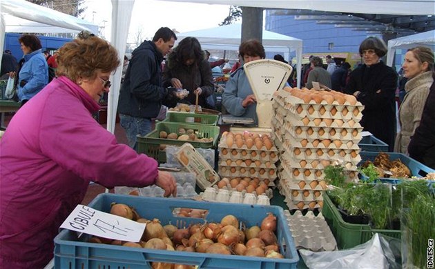 Ani pon�kolik�t� v �ad� se nena�lo dostatek zastupitel� pro odsouhlasen� n�vratu farm��sk�ch trh� na n�m�st� v Turnov�. (ilustra�n� sn�mek)
