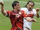 �esk� �to�n�k Martin Fenin (vlevo) v hlavi�kov�m souboji se Servetem Cetinem z Turecka