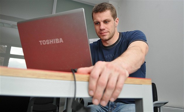 Zlatý medailista letošního mistrovství světa v ledním hokeji a útočník brněské Komety Petr hubáček při on-line rozhovoru na iDNES.cz Zlatý medailista letošního mistrovství světa v ledním hokeji a útočník brněské Komety Petr hubáček při on-line rozhovoru na iDNES.cz