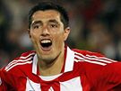 UFF, DAL JSEM JI. Paraguayec Cardozo se raduje, prom�nil rozhodující pokutový kop.