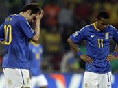 Co jsme to vyvedli? Kaká se chytá za hlavu, přihlíží Robinho. Ani jeho gól nepomohl, Brazílie letí domů Co jsme to vyvedli? Kaká se chytá za hlavu, přihlíží Robinho. Ani jeho gól nepomohl, Brazílie letí domů