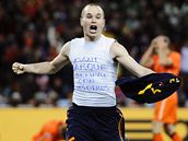 FINÁLOVÝ HRDINA. Andrés Iniesta se raduje z branky, kterou vystřelil Španělům titul mistrů světa. FINÁLOVÝ HRDINA. Andrés Iniesta se raduje z branky, kterou vystřelil Španělům titul mistrů světa.