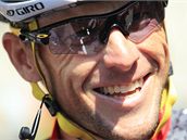 Lance Armstrong na startu 16. etapy Tour de France, kde o sobě konečně dal vědět - byl v úniku od startu až do cíle. Lance Armstrong na startu 16. etapy Tour de France, kde o sobě konečně dal vědět - byl v úniku od startu až do cíle.