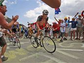 Legendární Lance Armstrong byl hvězdou 16. etapy Tour de France. Od startu do cíle byl v úniku. Legendární Lance Armstrong byl hvězdou 16. etapy Tour de France. Od startu do cíle byl v úniku.