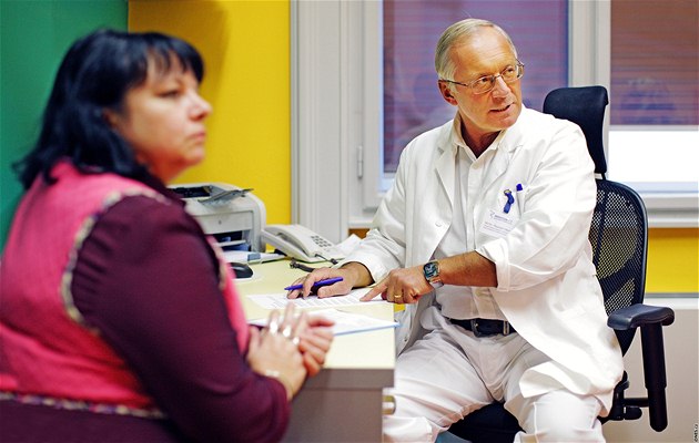 Primář MUDr. Vlastimil Víšek, CSc. a paní Jaroslava - vstupní prohlídky soutěžících o proměnu na klinice Medicom VIP
