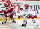 Zleva Petr Kadlec ze Slavie a Bryan McGregor z T�ince.