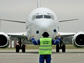 V materiálech pro klienty cestovek firma vysvětluje úpravu i cenami leteckého benzínu a kurzem koruny.