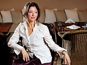 Zita Henselov� - zam��uje se na kou�ov�n� jednotliv�ch pracovn�k� i t�m�, veden� kreativn�ch workshop� a moderaci t�mov� pr�ce