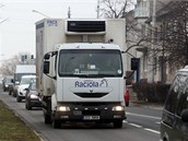 Silnice v centru Otrokovic je opět zaplněná automobily. Silnice v centru Otrokovic je opět zaplněná automobily.