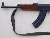 Samopal vz.58 (útočná puška) v provedení s pevnou pažbou, běžná zbraň vojáků ČSLA i armády ČR Samopal vz.58 (útočná puška) v provedení s pevnou pažbou, běžná zbraň vojáků ČSLA i armády ČR