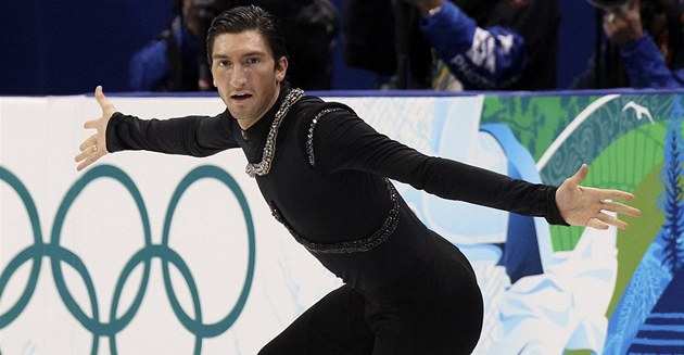 NE�EKANÝ VÍT�Z. Americký krasobrusla� Evan Lysacek p�i volné jízd�.