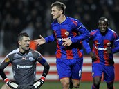 Tom� Necid z CSKA Moskva (uprost�ed)