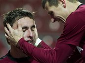 ZACHRÁNCE. Ke sparťanskému záložníkovi Martinu Zemanovi mířila poděkování a gratulace. To on rozhodl ligový zápas. ZACHRÁNCE. Ke sparťanskému záložníkovi Martinu Zemanovi mířila poděkování a gratulace. To on rozhodl ligový zápas.
