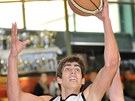 Adam Pecháček (vlevo) ze Sokola pražského v utkání s jihlavskou Vysočinou. Adam Pecháček (vlevo) ze Sokola pražského v utkání s jihlavskou Vysočinou.