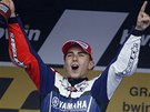 OP�T �PAN�L. Jorge Lorenzo ovl�dl na trati v Jerezu t��du MotoGP, napodobil tak krajana Terola z ni��� kubatury.  