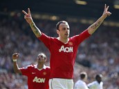 PAN ST�ELEC. Dimitar Berbatov z Manchesteru United oslavuje trefu v z�pase s  Fulhamem.
