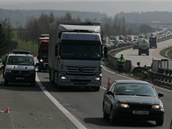 Hromadná nehoda sedmi aut na silnici R35 u Přáslavic na Olomoucku. Hromadná nehoda sedmi aut na silnici R35 u Přáslavic na Olomoucku.