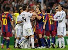 NERV�ZN� DUEL. M�sto pohledn�ch akc� se fotbalist� Realu Madrid a Barcelony v