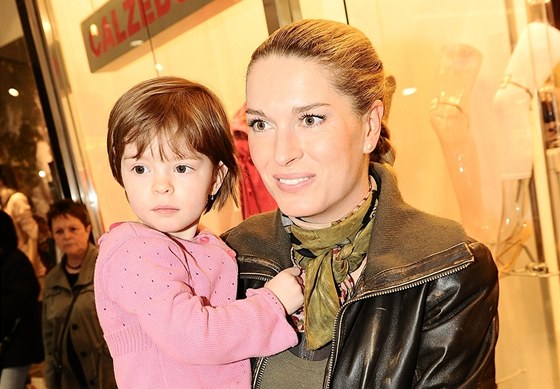 Olga Menzelov� s dcerou 