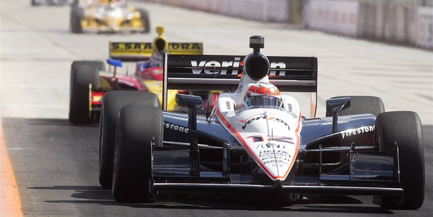 Will Power (Penske) v čele závodu IndyCar v Brazílii. Will Power (Penske) v čele závodu IndyCar v Brazílii.