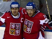 ČESKÉ OBJETÍ. Tomáš Rolinek a Jan Marek slaví gól.