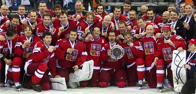 BRONZOVÝ TÝM. Čeští hokejisté získali na MS 2011 v Bratislavě bronzové medaile. BRONZOVÝ TÝM. Čeští hokejisté získali na MS 2011 v Bratislavě bronzové medaile.