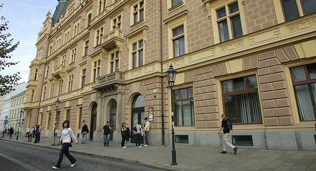 Právnická fakulta Západočeské univerzity v Plzni - instituce, která nechtěně Právnická fakulta Západočeské univerzity v Plzni - instituce, která nechtěně