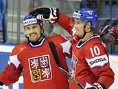�SM�VY. �e�t� �to�n�ci Tom� Plekanec (vlevo) a Roman �ervenka se raduj� po g�lu v rusk� br�n�.