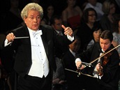 Symfonický orchestr Pražské konzervatoře s dirigentem Jiřím Bělohlávkem uvedl Smetanovu Mou vlast a zahájil tak 66. ročník Pražského jara (Praha, 12. května 2011)