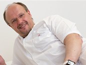 Uznávaný olomoucký ortoped Radomír Holibka je jedním z lékařů národního hokejového mužstva. Uznávaný olomoucký ortoped Radomír Holibka je jedním z lékařů národního hokejového mužstva.