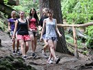 Nov� upraven� turistick� stezka z Mal� Sk�ly na Pantheon a d�le na Fr�d�tejn.