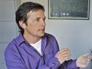 Dobrodružství nevyléčitelného optimisty. Právě tak se jmenoval seriál, který Michael J. Fox natočil pro televizní síť ABC. Putoval po celém světě a hledal, odkud se bere optimismus. Určitě se ptal i sám sebe, on sám je totiž příkladem nezdolné naděje. Dobrodružství nevyléčitelného optimisty. Právě tak se jmenoval seriál, který Michael J. Fox natočil pro televizní síť ABC. Putoval po celém světě a hledal, odkud se bere optimismus. Určitě se ptal i sám sebe, on sám je totiž příkladem nezdolné naděje.