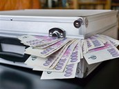 POŘADNÝ BALÍK. Hodně peněz mohou sázkaři v číselné loterii vyhrát v těchto dnech u Sazky i u Fortuny.