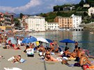 Pl� v Sestri Levante u z�toky Baia del Silenzio