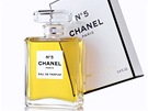 Nejslavn�j�� v�n� v�ech dob Chanel No 5 vznikla v roce 1921, prod�vat se za�ala