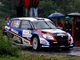 VÍTĚZ. Roman Kresta si jede pro vítězství v první etapě Bohemia Rallye.