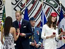 Princ William a Catherine na ceremonii, p�i ní� p�es dvacet p�ist�hovalc�...