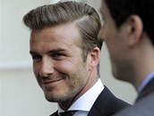 David Beckham s oslňující patkou a la Brandon Walsh David Beckham s oslňující patkou a la Brandon Walsh