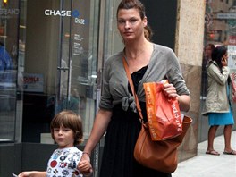 Linda Evangelista se synem Augustinem Jamesem Linda Evangelista se synem Augustinem Jamesem