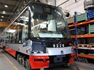 Dokon�ovac� pr�ce v zadn� ��sti tramvaje