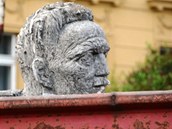 Stěhování sochy Františka Ulricha z náměstí Svobody v Hradci Králové. (19. Stěhování sochy Františka Ulricha z náměstí Svobody v Hradci Králové. (19.