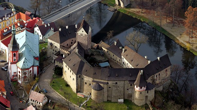 Loket chce po památkářích vrátit sbírku deseti tisíc cenných předmětů. Loket chce po památkářích vrátit sbírku deseti tisíc cenných předmětů.