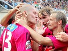 PUSU? �eskobud�jovický fotbalista Zden�k Ondrá�ek (vlevo) dal gól. Rudolfu...