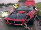 Nehoda ferrari na D11 u Cho�ovic. (15. srpna 2011)
