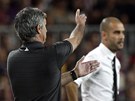��FOV� LAVI�KY. Pep Guardiola (vpravo), tren�r fotbalist� Barcelony, a Jose...