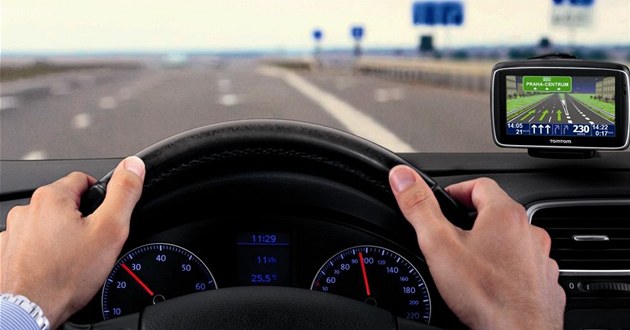 Řidiči často závodí se svou navigací Řidiči často závodí se svou navigací