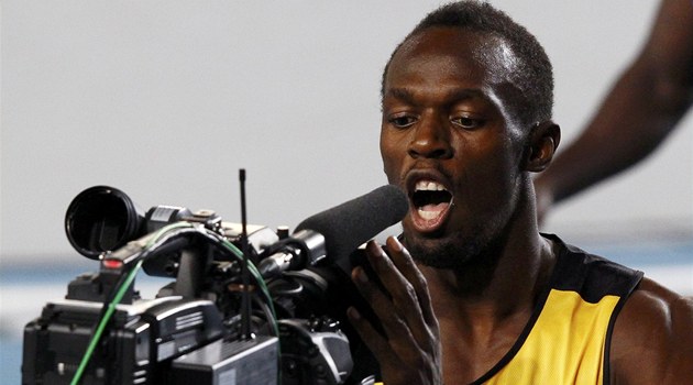 USAIN BOLT. Dob�e nalad�ný  Usain Bolt po vít�zném rozb�hu na mistrovství sv�ta